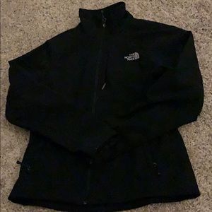 women’s black north face jacket